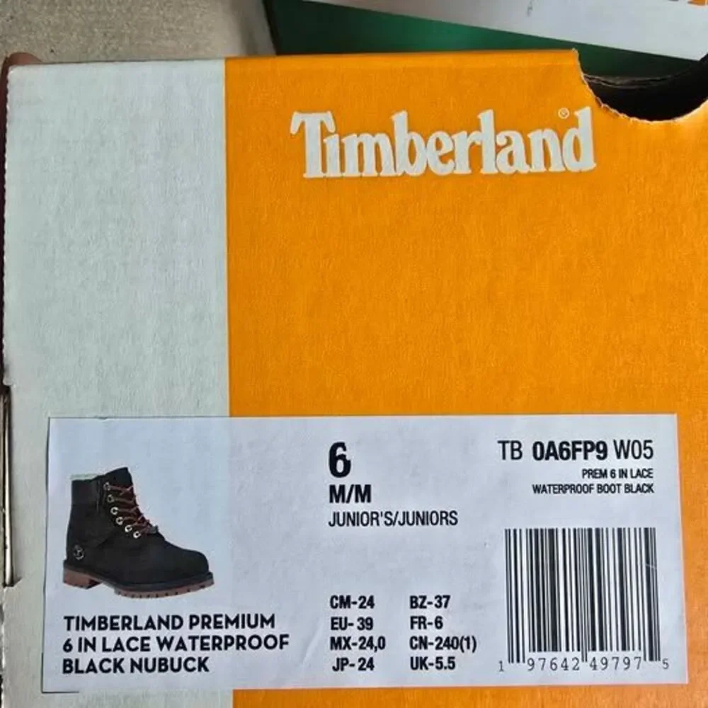 Timberland 6-Inch Premium Waterproof Boots youth 6; 7.5 women NEW